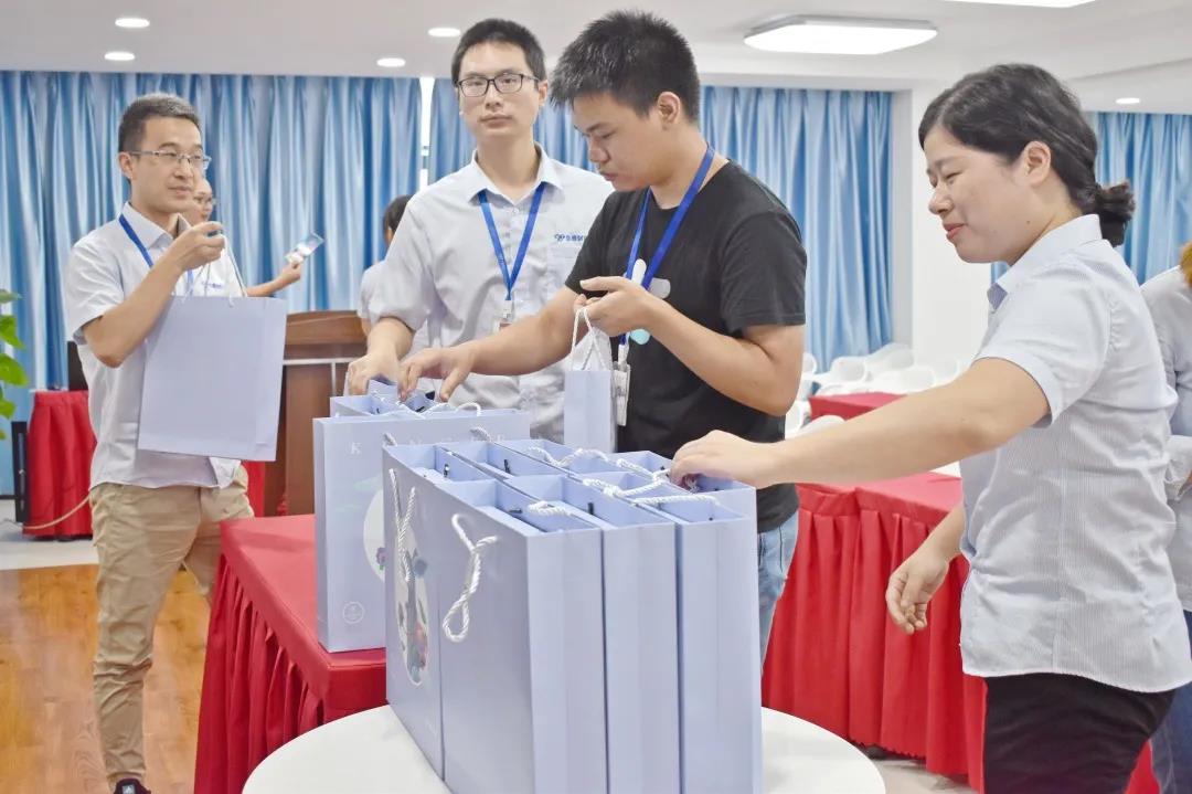 制藥發(fā)月餅.jpg 制藥發(fā)月餅.jpg