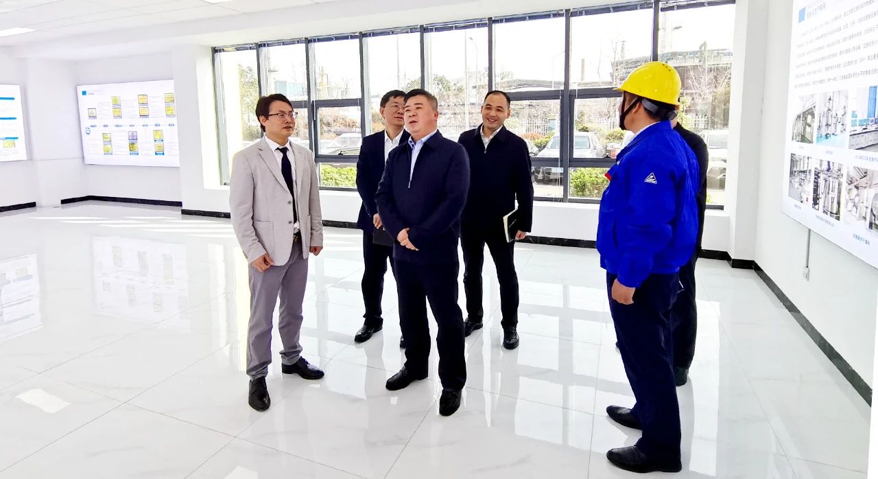 長(cháng)沙市望城區委書(shū)記秦國良帶隊蒞臨華騰醫藥走訪(fǎng)調研